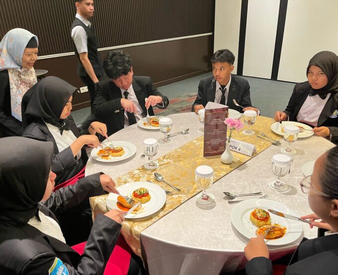 Membuka Wawasan Industri Kuliner, SMK Putra Pertiwi Gandeng RA Suites dalam Kegiatan OPL